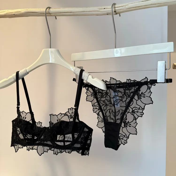 [YVS]超薄蕾丝刺绣内衣文胸套装礼物节日仪式感氛围浪漫