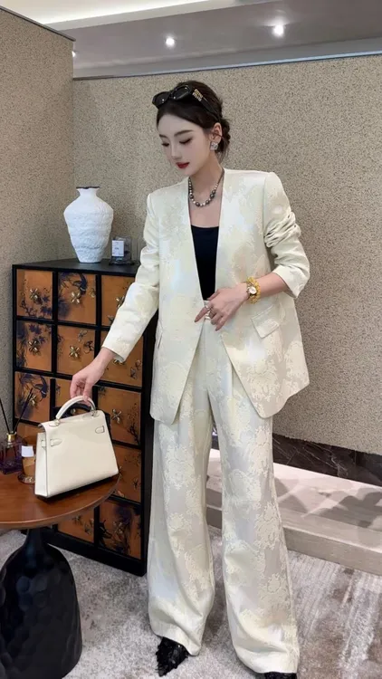 瑞丽风MZ+雅老钱风碎花休闲西装搭配直筒裤时尚轻职风女装外套