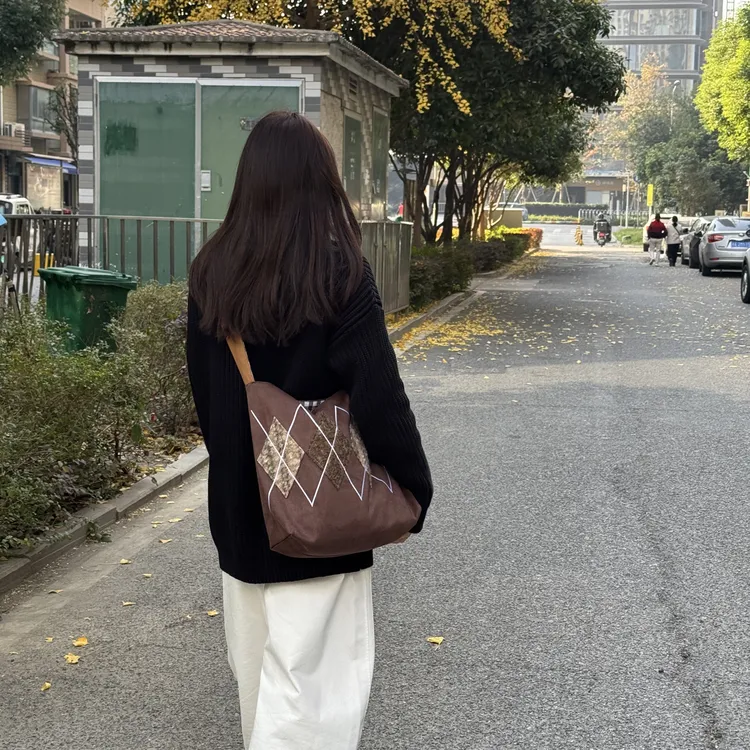 韩系菱格拼接大容量托特包女冬季新款通勤百搭复古单肩包斜挎包