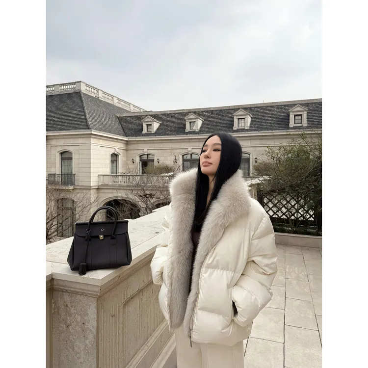 周淼【雪狐派克】狐狸毛领门襟保暖三星90白鸭绒羽绒服ZM25Y10019D