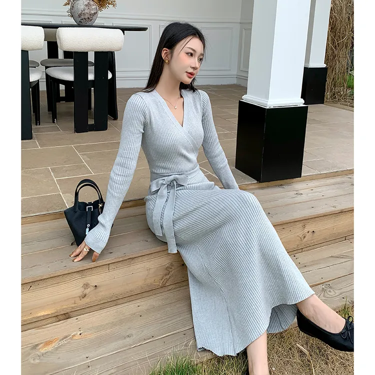 法式V领绑带针织裙女秋季修身显瘦气质连衣裙气质灰色打底包臀裙 