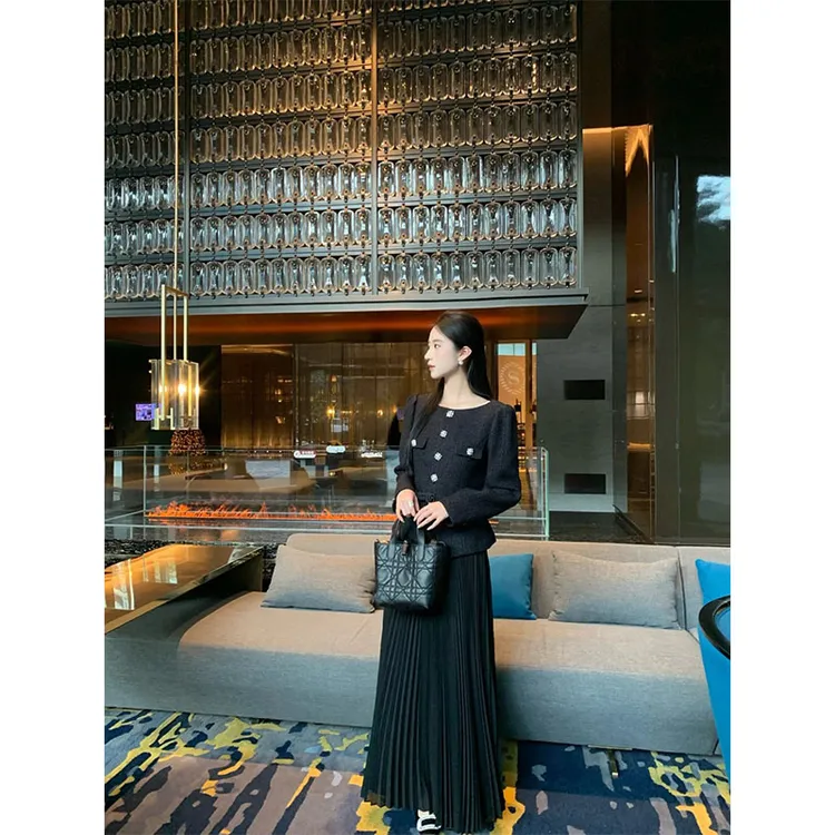 2025韩系设计感简约风修身显瘦百搭时尚上衣气质收腰a字半身裙女