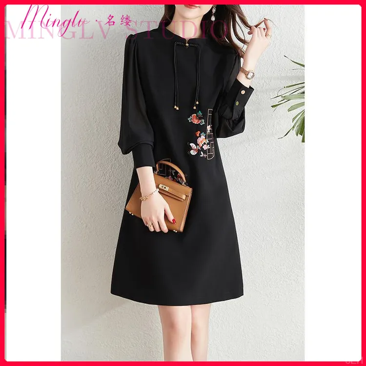 新中式复古国风黑色2025秋季新款连衣裙女宽松显瘦刺绣气质a字裙