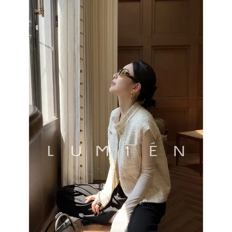 现货【LUMIEN】“银河絮语”小香风亮片点缀挺括小立领马甲LX5HHH084