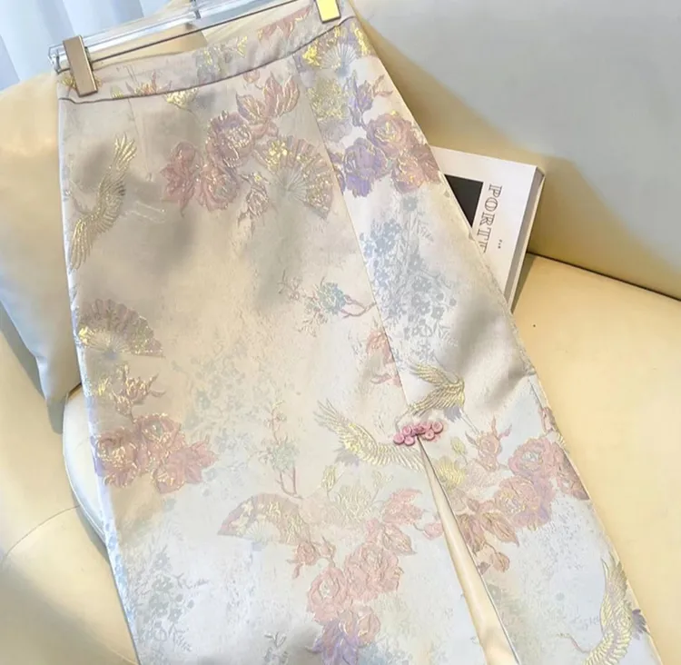 新中式国风半身裙女嫩粉色2025新款马面裙重工刺绣缎面包臀半裙
