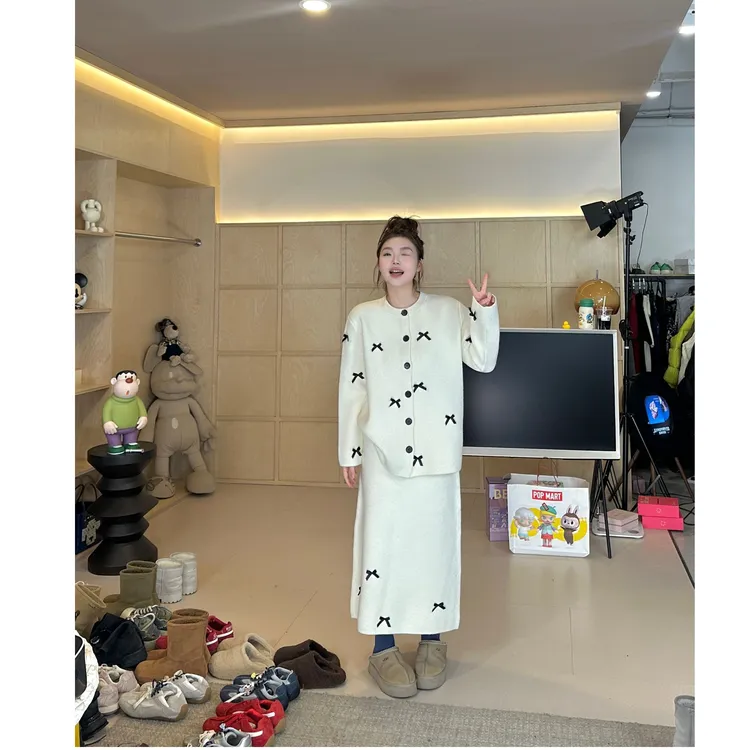 晶咕【蝴蝶少女】立体蝴蝶结圆领厚针织外套+高腰显瘦半身裙