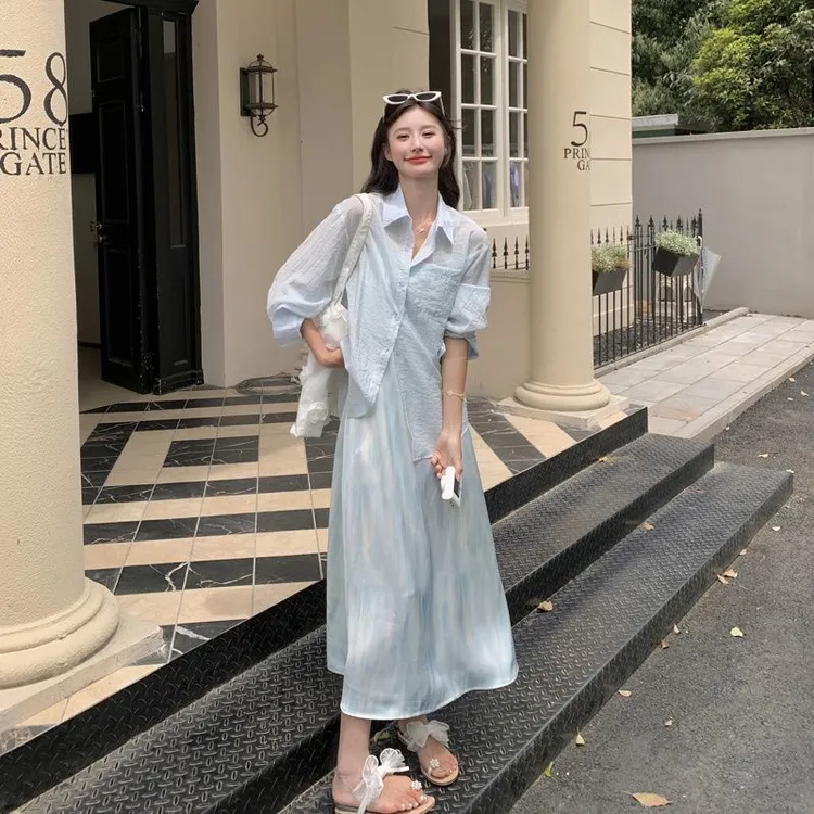 高级感蓝色防晒衬衫套装女夏季2025新款超火扎染吊带连衣裙两件套