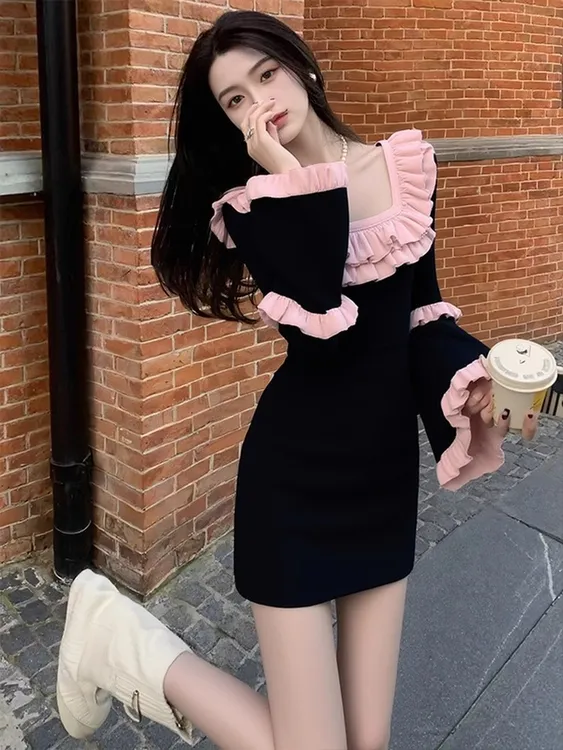 小香风黑色方领针织连衣裙女2025新款秋季独特漂亮气质喇叭袖短裙