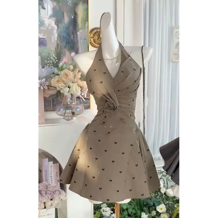 法式复古风挂脖立体花设计感收腰露背连衣裙小众显瘦百搭休闲短裙