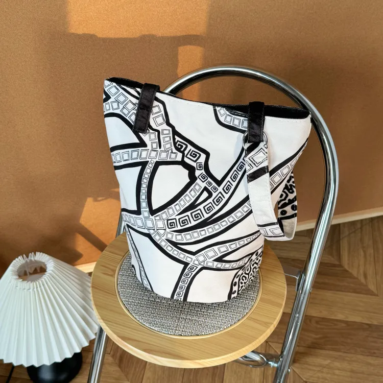 盾盾熊设计水墨化纹路风运动潮流休闲时尚百搭单肩斜跨手提水桶包