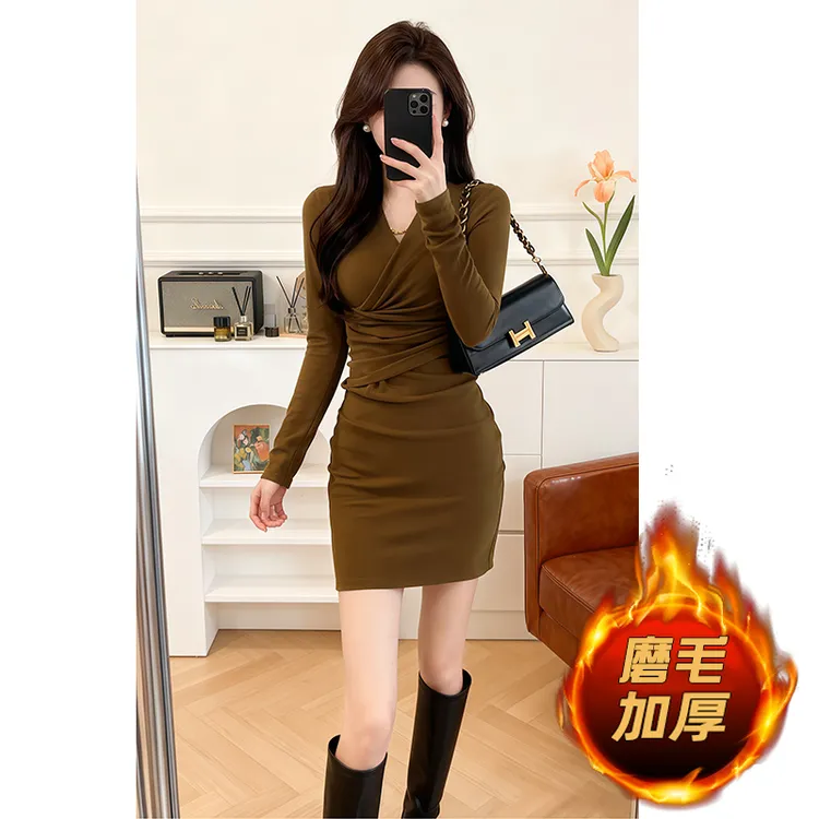 包臀裙黑色气质套头款短袖保暖长袖青春风连衣裙开叉加厚高腰时尚