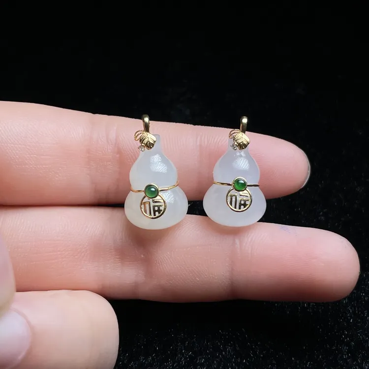 菲菲珠宝好-18K和田玉葫芦吊坠约12*21mm-多样性发一