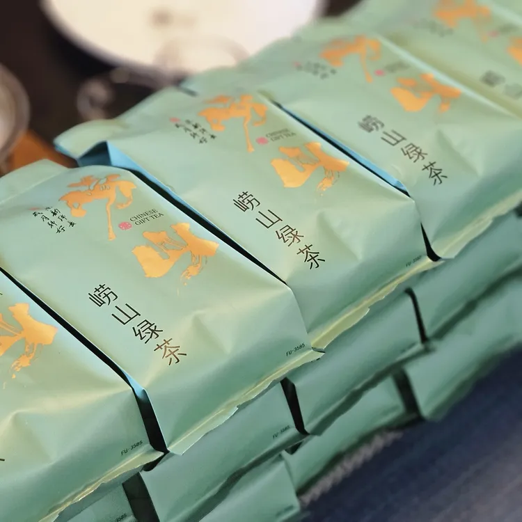 2025年青岛崂山绿茶口粮级，六月采摘，茶农自家茶园，赠送铁罐。