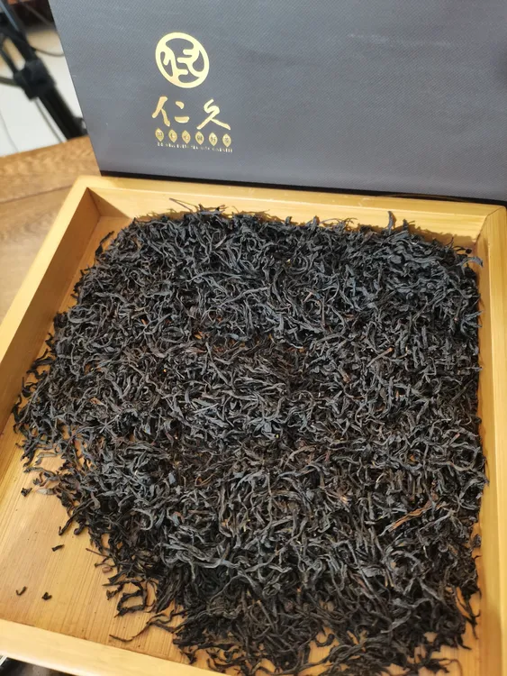 仁久瑰丽荒山野生古树红茶 福建种茶 罐装