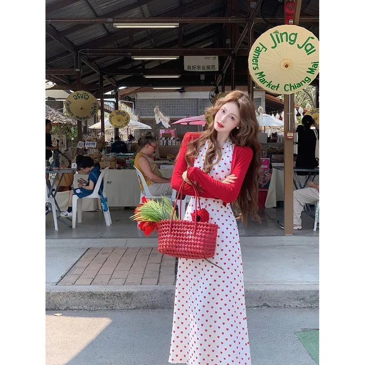 老钱风松弛感女装贵气K韩系套装女波点V领挂脖连衣裙女夏薄款红色