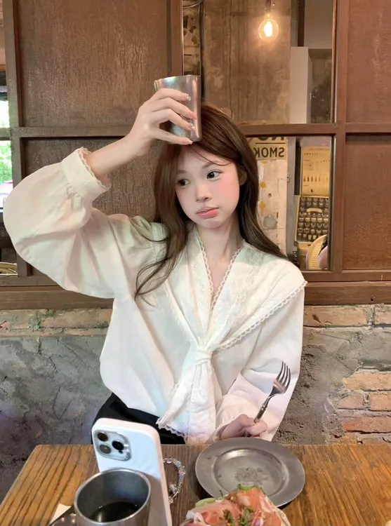 2025早秋新款法式蕾丝花边长袖衬衫设计感海军领衬衣百搭休闲短裤