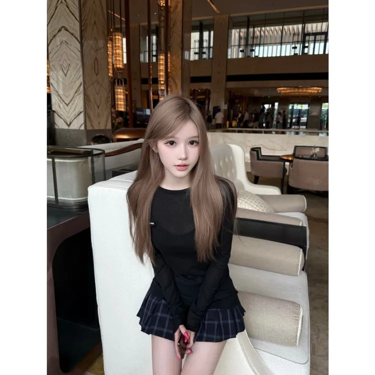 秋季韩系穿搭简约时尚穿搭薄款防晒T恤上衣女复古格纹半身短裙女