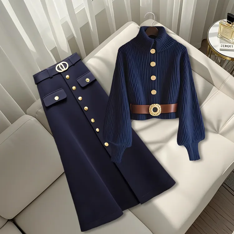 2025超火一整套穿搭爆款设计感轻奢小众收腰上衣通勤风高腰半身裙