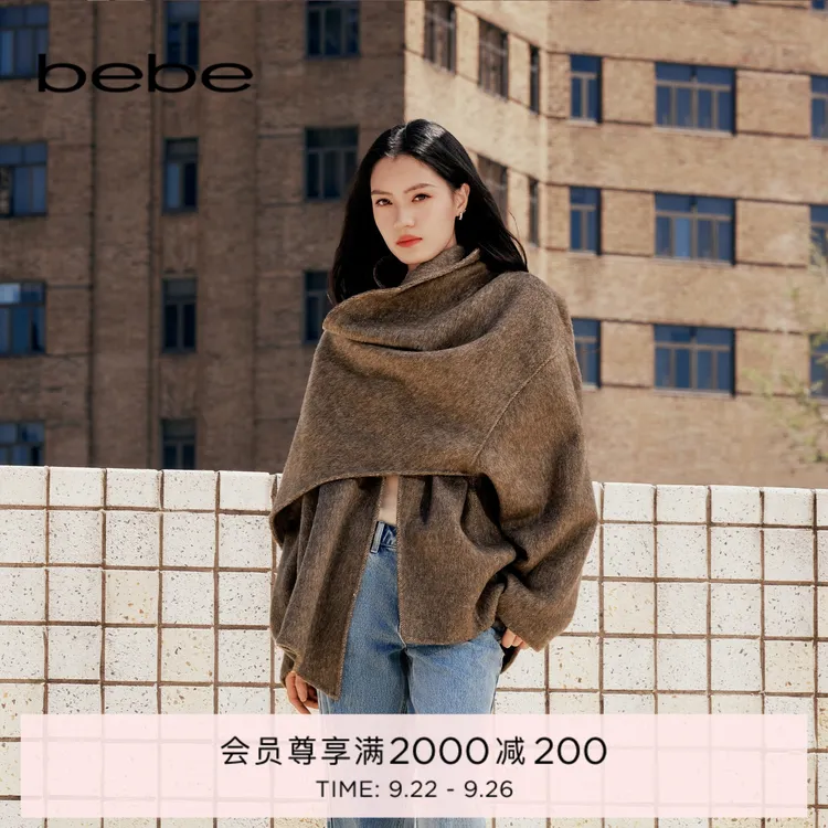 bebe2025秋季新款女士气质风羊毛不对称围巾披肩宽松外套372301