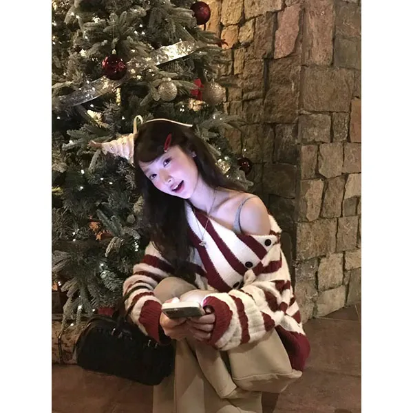 圣诞节红色条纹斜肩长袖毛衣女秋冬巨好看加厚针织衫上衣裤子套装