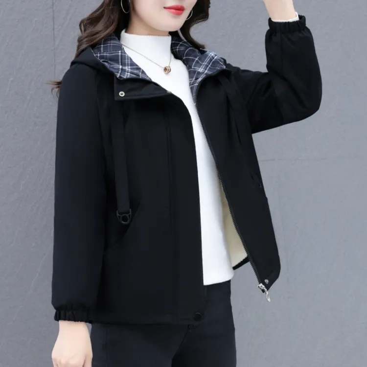 妈妈加绒外套女2025冬季新款连帽加厚短款夹克时尚宽松保暖冲锋衣