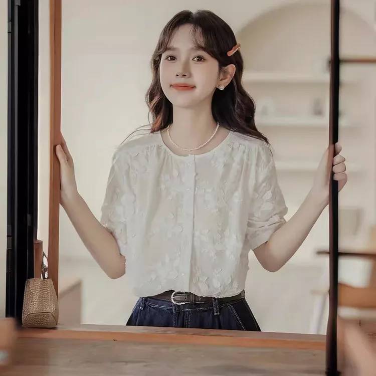 2025夏季新款法式优雅刺绣提花圆领宽松温柔短袖雪纺衬衣衬衫女