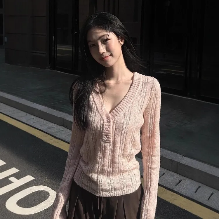 粉红色韩系V领毛衣针织衫女秋季新款设计感修身显瘦打底衫上衣潮