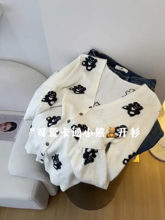 设计感小熊提花v领长袖针织开衫女早秋季新款小个子外搭宽松上衣