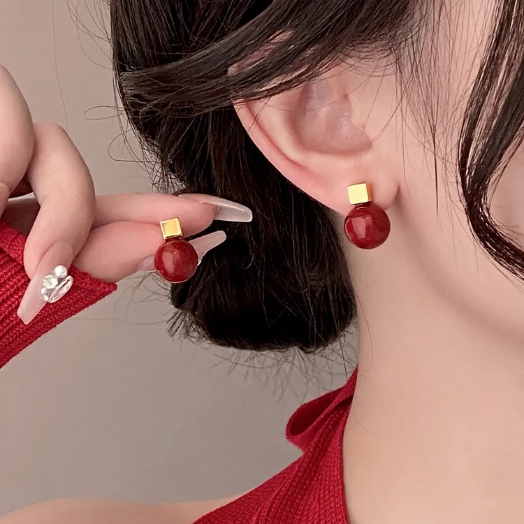 铜合金耳饰 复古红色珠珠耳环2025新款爆款女人味秋冬耳钉小众