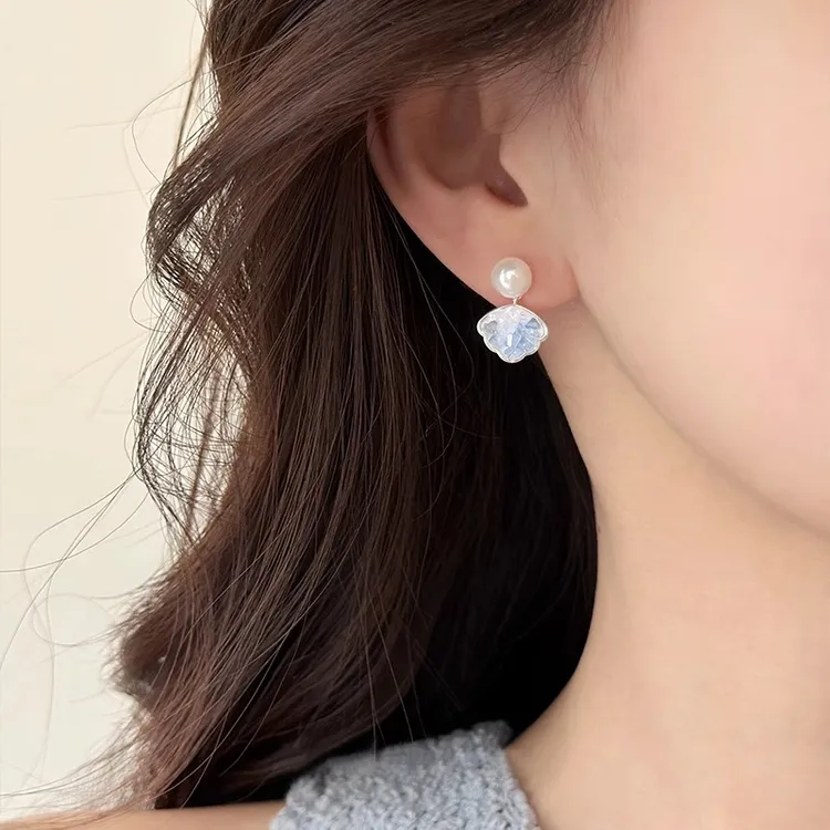 铜合金耳饰 轻奢高级感珠珠吊坠耳环女独特小众春夏新款耳钉耳饰 