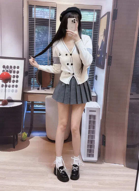 2025春季新款针织开衫外套女修身显瘦高级感重工刺绣撞色v领上衣