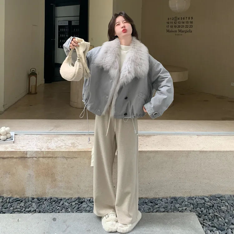 灰蓝色气质白鸭绒内胆羽绒服女2025冬季新款毛绒拼接皮毛一体外套