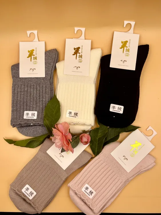 女款冬季羊绒中筒袜~保暖舒心