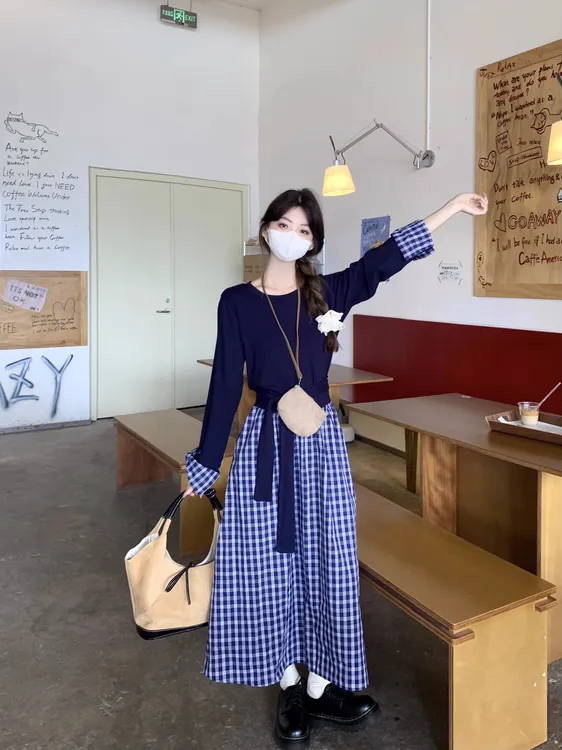 早春韩系穿搭高级感时尚减龄氛围感蓝色格子拼接上衣内搭打底衫