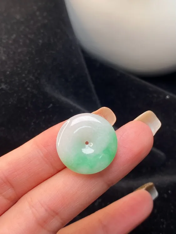 天然缅甸翡翠A货飘阳绿平安扣精美冰润玉石挂件美观大方男女百搭