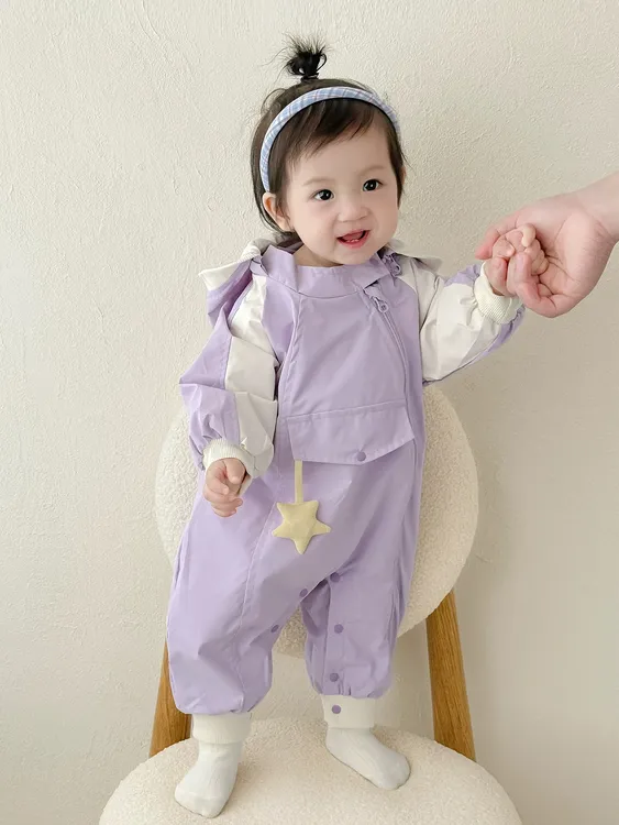 初秋宝宝衣服连体衣婴儿春秋韩版洋气时髦冲锋衣外出服周岁爬爬服