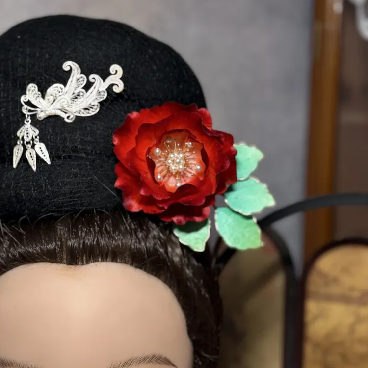 少数民族苗族手工头花绒花