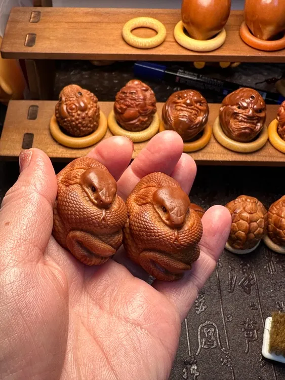 灵蛇献瑞腰缠万贯