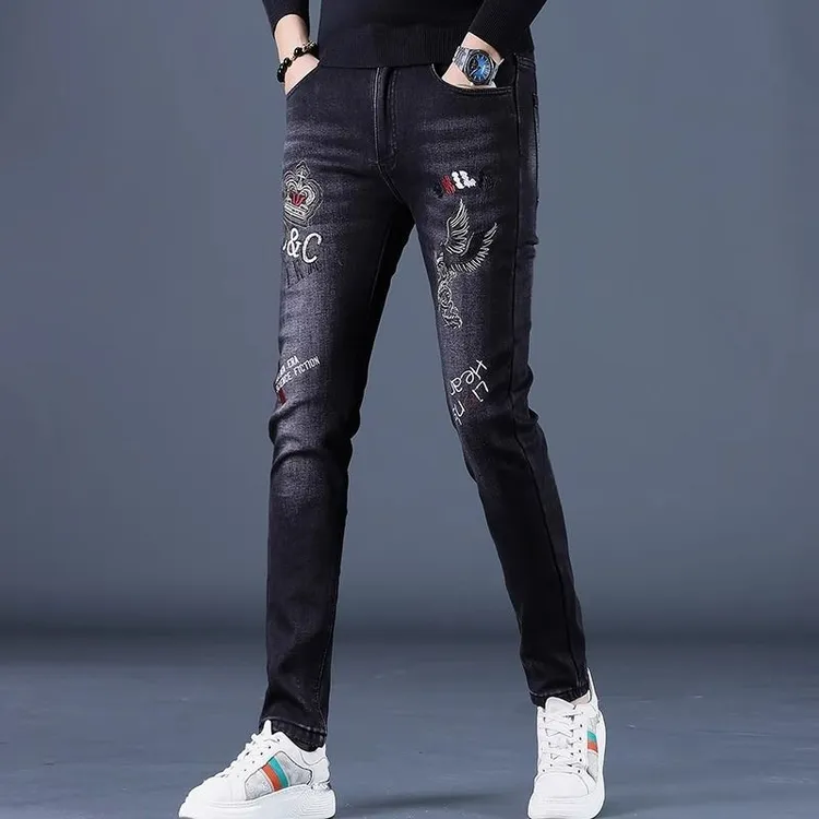 2025新款刺绣牛仔裤男士黑色修身潮流百搭休闲弹力小脚长裤子男款