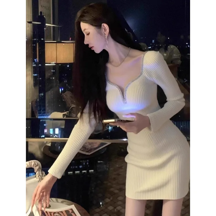 小香风气质V领修身打底针织连衣裙女秋冬打底内搭毛衣性感包臀裙