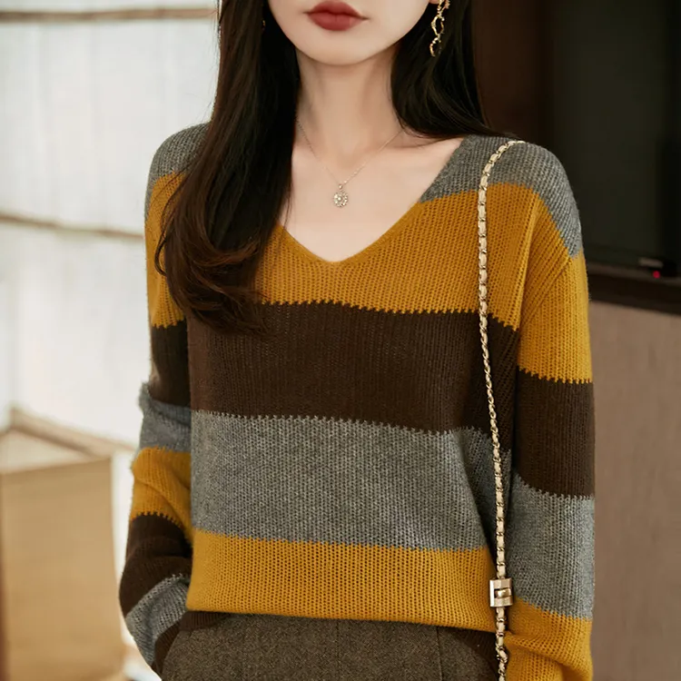 条纹慵懒风~~美拉德色系秋冬新款V领长袖针织衫女宽松撞色打底衫
