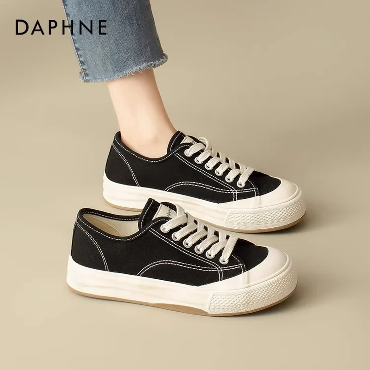 达芙妮黑色帆布鞋女2025新款春秋百搭平底小白鞋厚底超火休闲鞋子