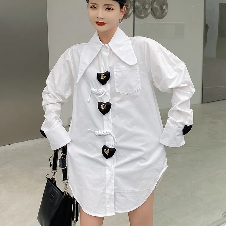 白色衬衫女2025新休闲小众尖领气质洋气泡泡袖复古内搭黑色衬衣