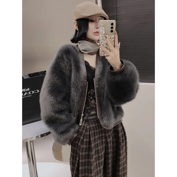 小香风水貂绒皮毛一体V领短外套女2025秋冬显瘦减龄环保皮草上衣