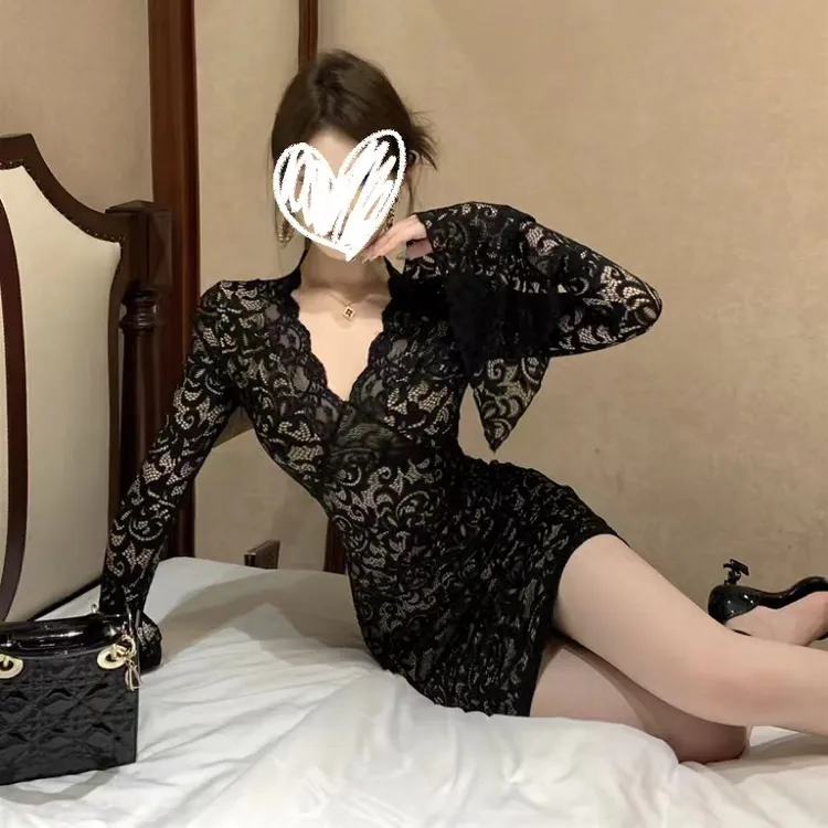 御姐气质性感辣妹镂空蕾丝修身显瘦V领喇叭袖时尚高腰包臀连衣裙