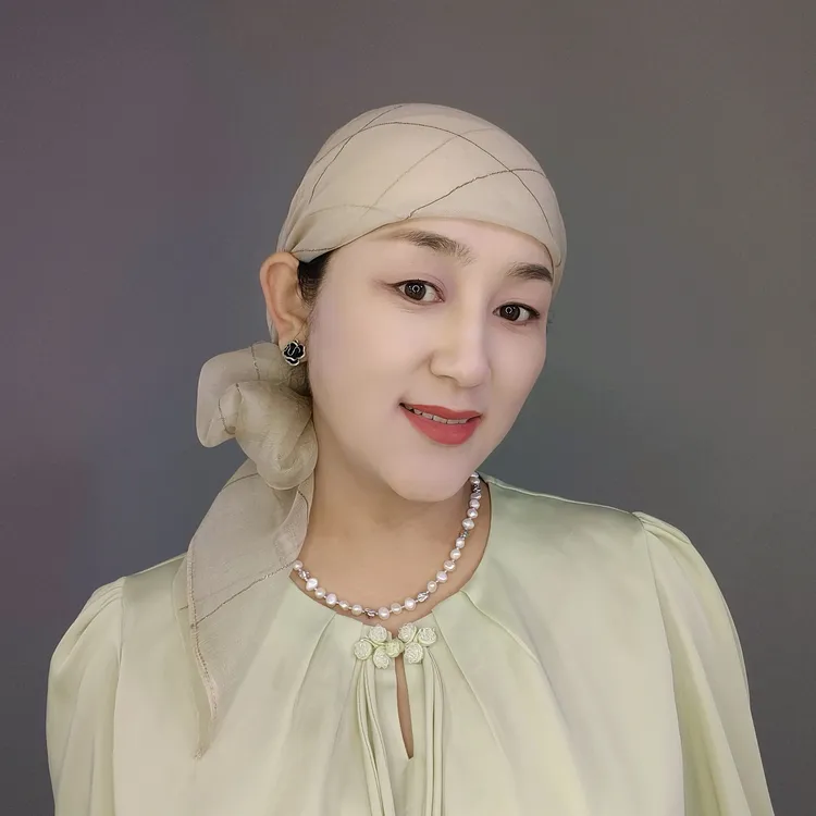 桑蚕丝毛方巾金丝线格子夏季白色围巾包头女士