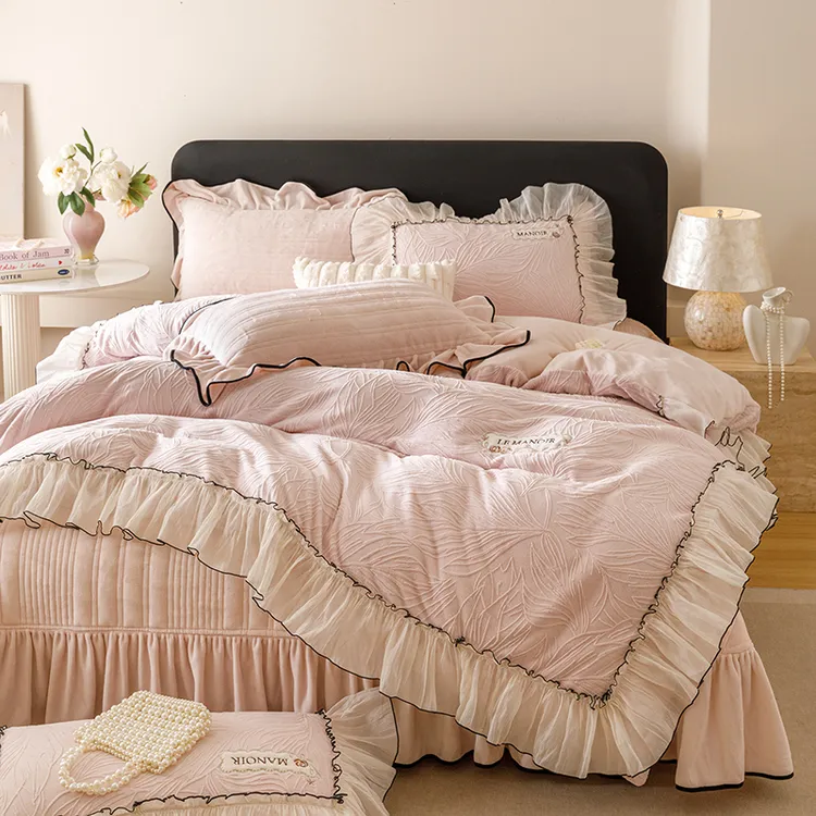 冬季加厚加绒雕花牛奶绒床盖款四件套法式蕾丝边刺绣被套亲肤保暖