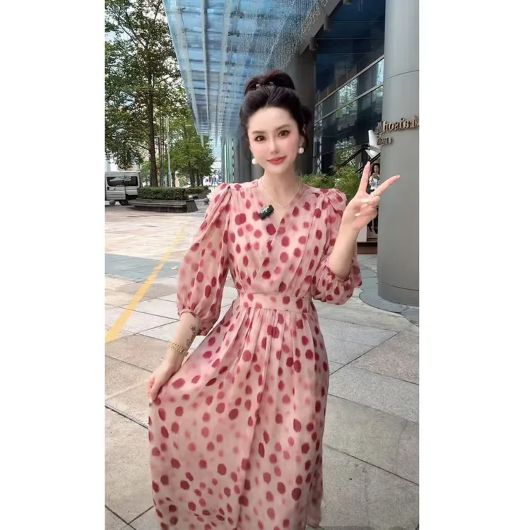 粉漾甜心波点连衣裙V领灯笼袖显瘦高级感气质显白