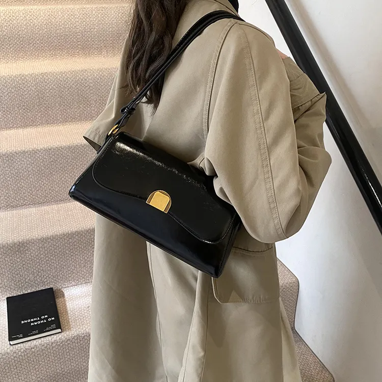 复古轻奢小众腋下包女2025新款气质百搭法棍包简约通勤手提单肩包