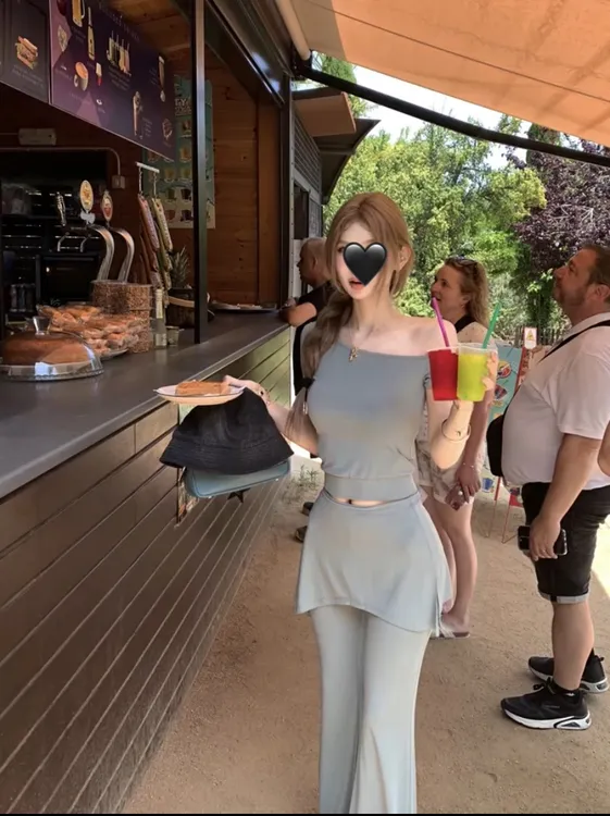 夏季新款洋气衣服女修身斜肩设计感短袖T恤假两件微喇裙裤套装